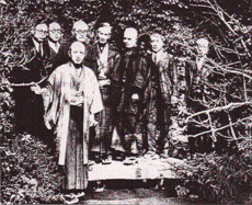 1941(昭和16年)。左から高坂正顕、木村素衛、波多野精一、朝永三十郎、田邊元、天野貞祐、高山岩男、手前が西谷啓治。